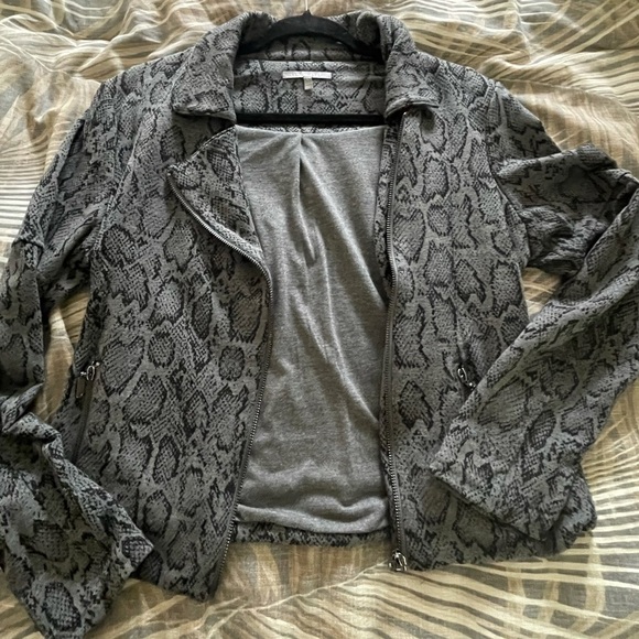 Lemon tart snake print Moto jacket. Sz l - Picture 9 of 9